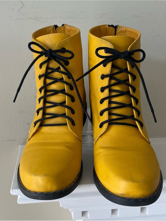 Harper Shoes - Harper Women’s Yellow Lace-Up Ankle Boots - Classic Urban Style EUC Size 7.5